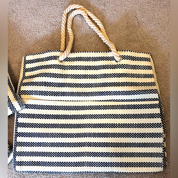 Beach bag with mat and pillow - Picture 2 of 4